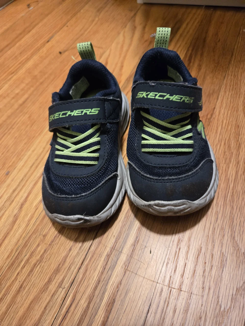 Skechers Kids 7c Navy and Lime Green Athletic Sneakers